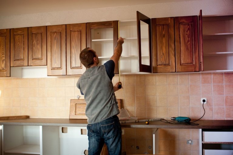 The Pros and Cons of Cabinet Refacing